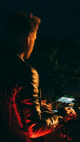 Van Avicii thumbnail 1